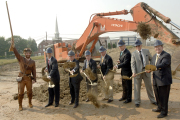 Alumni center groundbreaking